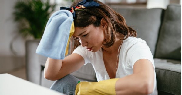 "Zrezygnowałam z pracy, żeby zajmować się domem. Teraz mąż ze mnie drwi przy znajomych"