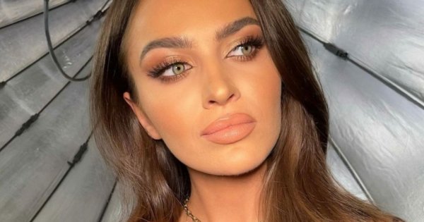 "Hotel Paradise": Vanessa Wietrzyk pozuje w mega modnej sukience! Ten kołnierzyk to prawdziwy hit!