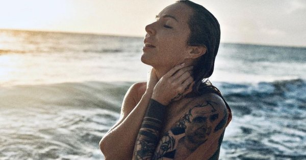 Zachwycona Blanka Lipińska opiekuje się słoniami w tajlandzkim sanktuarium - "Ich trąba waży tyle co ja"!