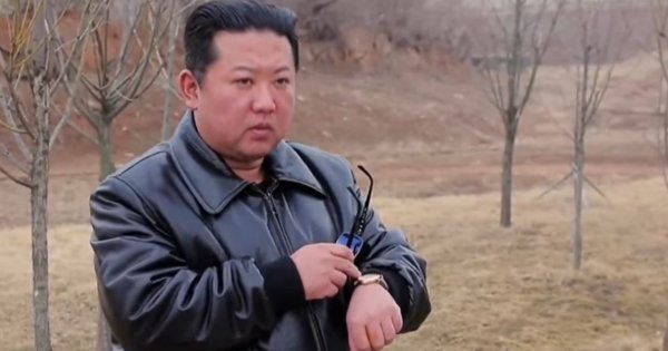 Kim Dzong Un zaskoczył stylizacją podczas testowania pocisku. Propagandowe nagranie od razu przerobiono na memy!