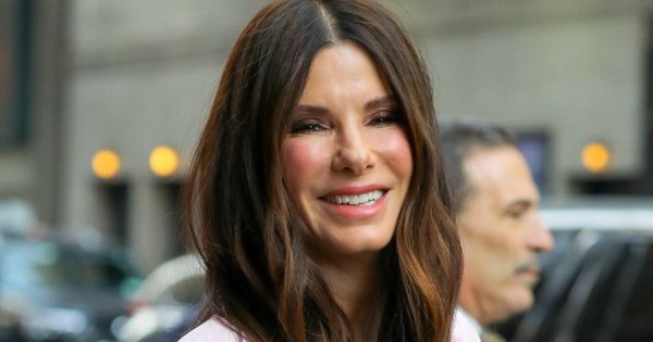 Sandra Bullock olśniewa w SPEKTAKULARNEJ sukni ombre z głębokim dekoltem! Aktorka skradła show podczas premiery filmu "Zaginione miasto"!