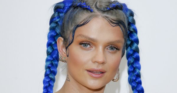 Pamiętacie ślub Margaret w puszczy? Miała zakrytą twarz i nietypową kreację!