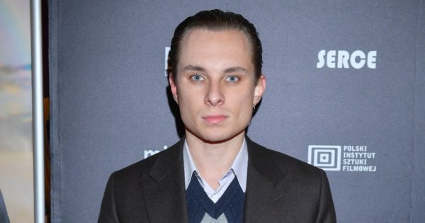 Ralph Kamiński kompletnie odmieniony na rozdaniu "Fryderyków 2022". Przypomina Gracjana Roztockiego?