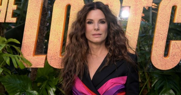 Sandra Bullock w oryginalnej stylizacji na premierze filmu w Londynie! „Wow! Wyglądasz jak nastolatka!” – piszą fani.