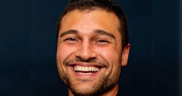 Simon z "Hotelu Paradise" znalazł nową miłość! Piękna blondynka bardzo do niego pasuje.
