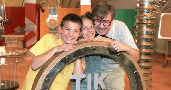 Ta mała dziewczynka z programu "Tik Tak" to dziś znana aktorka. Poznajesz kto to?
