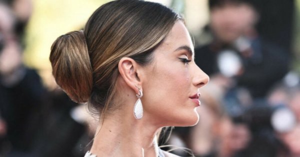 Alessandra Ambrosio w sukni ledwo zakrywającej piersi! 41-latka szokuje w Cannes