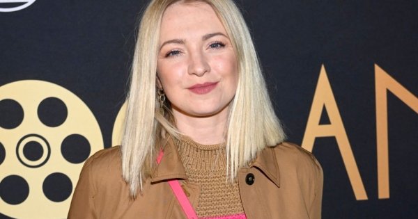 Barbara Kurdej-Szatan w eleganckim garniturze na komunii córki: "Piękni z Was ludzie. Hania cały tatuś!" - oceniają fani