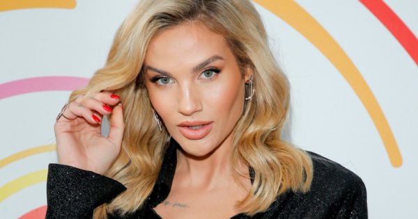 Kobieca i zmysłowa stylizacja Karoliny Gilon podczas Polsat SuperHit Festiwal! Prezenterka zachwycała w czarnej kreacji!