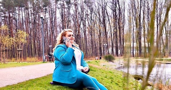 Kinga Zawodnik z „Dieta czy cud” w czarnej sukience z koronkami. Ten fason naprawdę wyszczupla!