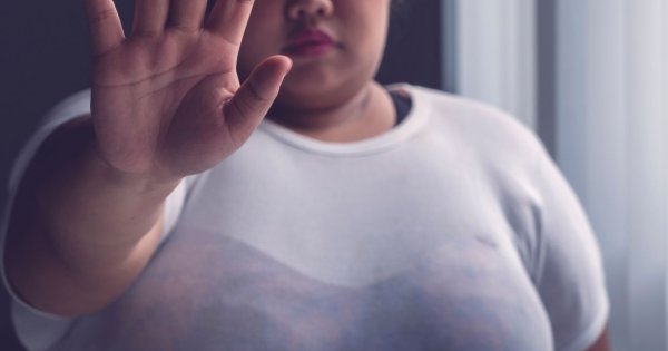 "Mąż chce, żebym schudła na komunię córki, bo wstydzi się mnie przed siostrą celebrytką"