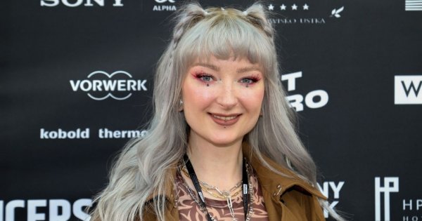 Red Lipstick Monster zachwyca makijażem na Influencers LIVE Wrocław. Fanom nie spodobał się płaszcz! "Buzia ślicznie, ale mogłaś ubrać się lepiej"