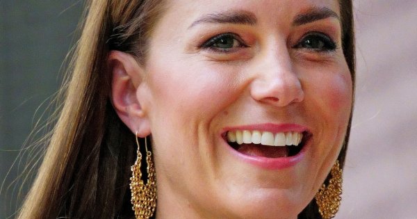 Kate Middleton zadała szyku podczas świątecznej mszy? A może to książę Louis skradł całe show?