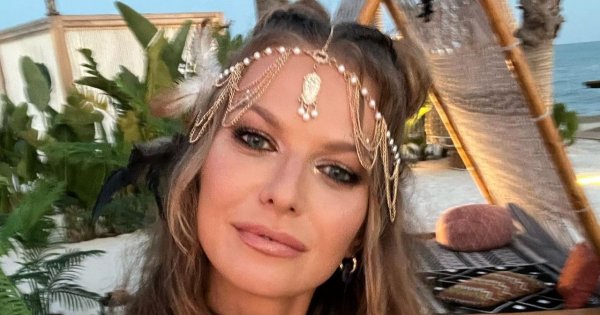 Anna Lewandowska w różowej sukience na wesele. Cena stylizacji przyprawia o zawrót głowy!
