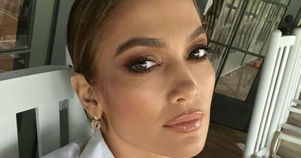 52-letnia Jennifer Lopez znowu zachwyciła figurą! Do tego ta genialna stylizacja... Fani nie kryją zachwytu!
