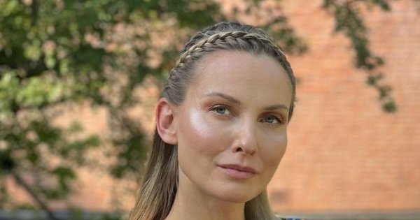 Joanna Moro w stylizacji total denim! Coś jej wystaje spod kurtki... szok?!