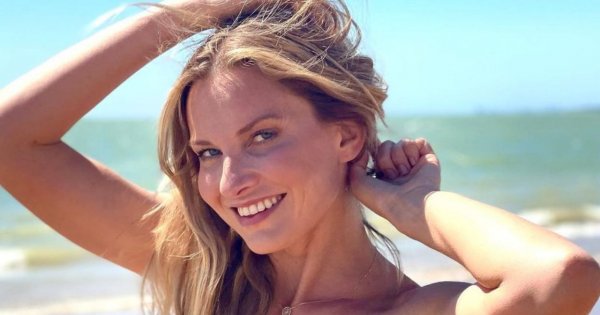 Joanna Moro wyleguje się na wakacjach w skąpym bikini! Ależ ona ma figurę!