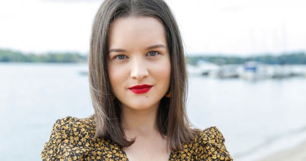 Aktorka z "Na Wspólnej" na błękitnym dywanie Disneya jest nie do poznania! Julia Chatys prezentuje minimalizm w najlepszym wydaniu!
