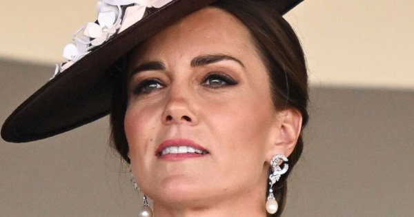 Księżna Kate znowu podkreśliła swoją fenomenalną figurę! Ta modna stylizacja to mega pomysł na outfit do pracy!