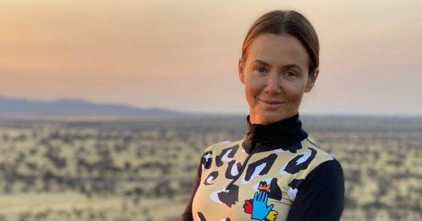 Kinga Rusin w różowym komplecie ze specjalną dedykacją! Romantyczny look?