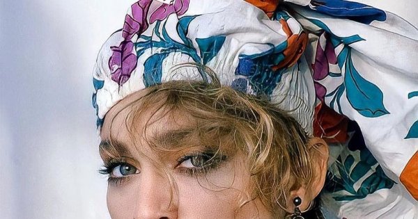 Madonna - kultowe makijaże królowej popu! W czarnych smoky eyes i w bordowej szmince wygląda niezwykle!