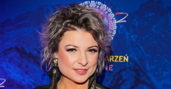 Magda Narożna w mocno wyciętym body prezentuje zgrabne nogi: "Przypominasz mi Cleo. Jest ogień!" - piszą fani