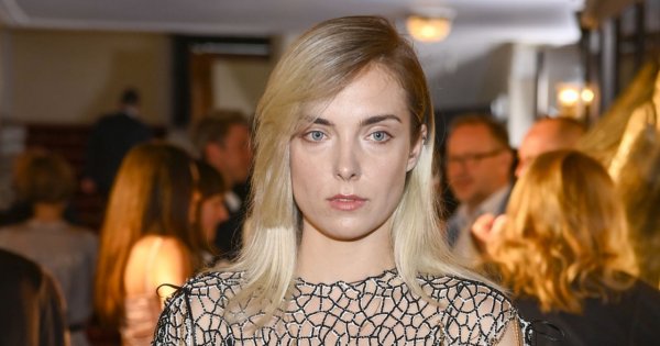 Orły 2022: Magdalena Koleśnik w "nagiej sukience" zrobiła furorę! Gdy się odwróciła, było jeszcze ciekawiej. Hit czy kit?