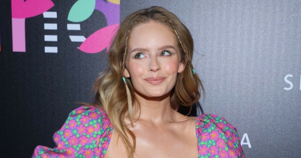 Olga Kalicka stroi miny na Sephora Wonderland 2022. Próbuje odciągnąć uwagę od zbyt głębokiego dekoltu?