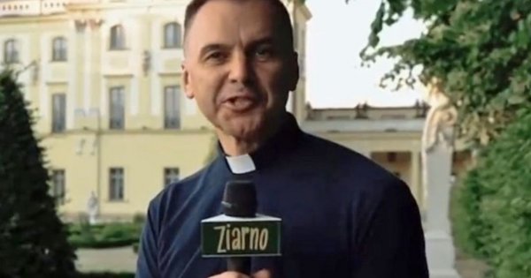 Ksiądz z Białegostoku składał niemoralne propozycje. Internet komentuje memami!