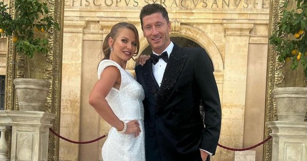Anna Lewandowska doceniona przez Dolce&Gabbana! Filmik, jak kręci pupą w białej sukience, ukazał się na Instagramie marki!