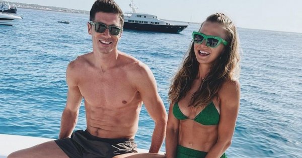 Anna Lewandowska zachwyca w długiej białej kreacji na pokazie Dolce&Gabbana! Kogo znanego udało jej się namówić do zdjęcia?