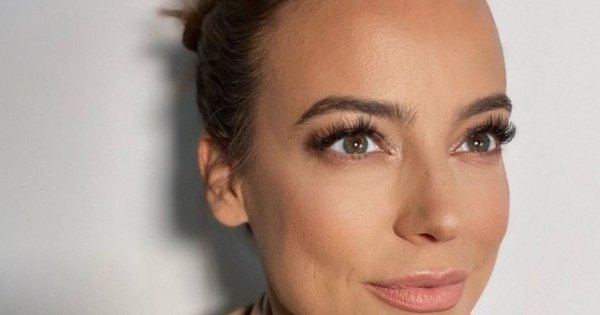 Anna Mucha pokazała się na Instastory w blond włosach, ale zapewnia, że się nie przefarbowała