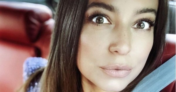 Anna Mucha eksponuje krągły biust w czerwonym biustonoszu. Fani: "Ale z Ciebie hot laseczka!"