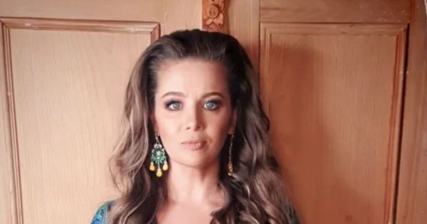 Anna Powierza w złotych cekinach z głębokim dekoltem! Fani nie mogą wyjść z podziwu!