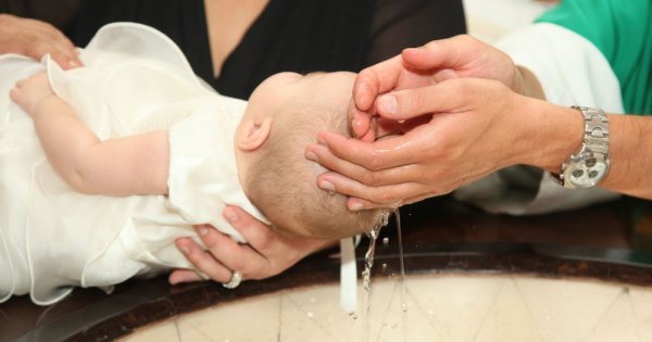 "Mąż chce poprosić na chrzestnego brata, ale on nie ma pieniędzy. Chrzestny musi być bogaty!"