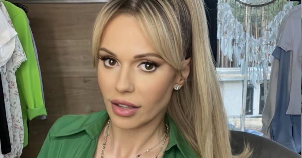 Doda wybiega z morza jak Pamela Anderson. Biust się zgadza, brakuje tylko deski ratunkowej!