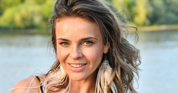 Zjawiskowa Edyta Herbuś w żółtej krótkiej sukience. Ta kreacja jest idealna na wesele! WOW!