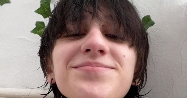 Etienette Wiśniewska pokazała na Instagramie zdjęcia z fotobudki, na których całuje koleżankę