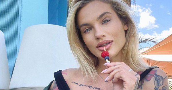 Półnaga Karolina Gilon wdzięczy się nad basenem w skąpym bikini. Fani: "Rozgrzewająco"