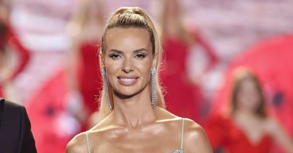 Miss Polski 2022: Izabela Janachowska w srebrnym komplecie, który odsłonił brzuch! A gdy się odwróciła...