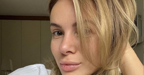 Izabela Janachowska zadaje szyku w krótkiej spódniczce w cętki, staniku z wielką kokardą i słomkowym kapeluszu. Taki outfit to hit tego lata?