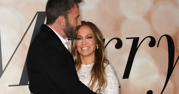 Jennifer Lopez i Ben Affleck już po ślubie! Suknia panny młodej zachwyca