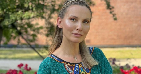 Wakacyjna trasa dwójki 2022: Joanna Moro w trzech różnych sukienkach! Jednak to nie stylizacje wzbudziły emocje...