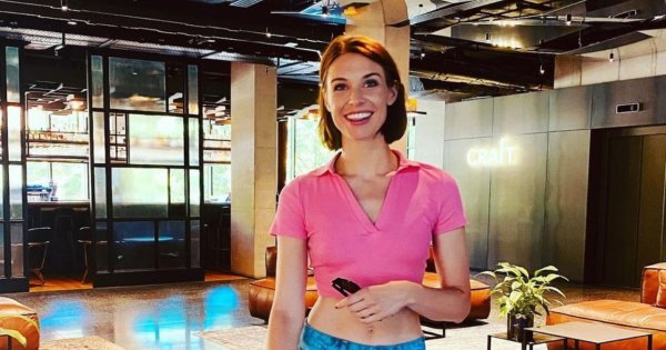 Zmoczona Julia Kamińska w seksownym body pozuje w wannie. Fani: "O kurde jaka hot! WOW!"