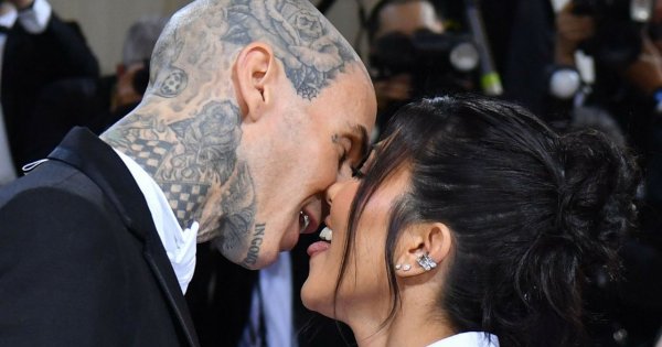Kourtney Kardashian pokazała zdjęcia z drugiego ślubu. Miała ważny powód