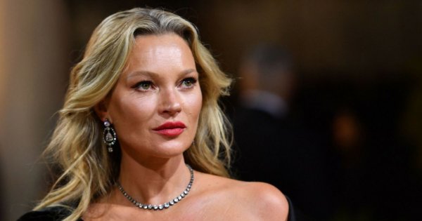 Kate Moss opowiada o traumatycznej sesji. "Fotograf kazał mi się rozebrać. Miałam 15 lat"