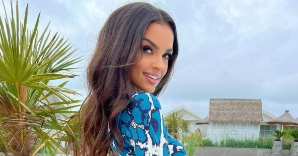Klaudia El Dursi w seksownym, mocno wyciętym kostiumie. Ależ ona ma boskie ciało!