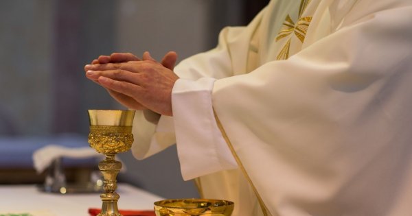 "Mój syn chce zostać księdzem. Jak wybić mu ten pomysł z głowy?"