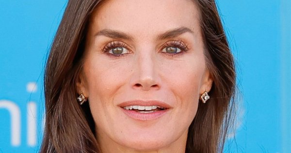 Królowa Letizia jeszcze bardziej zachwyciła fenomenalną figurą w tej sukience? WOW, bardzo trafiony i modny wybór!