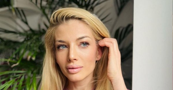 Izabella Łukomska-Pyżalska pokazała rodzinne zdjęcie z wakacji. Jest mama, tata i szóstka dzieci! Ktoś pisze: "Mama jak lalka barbie"